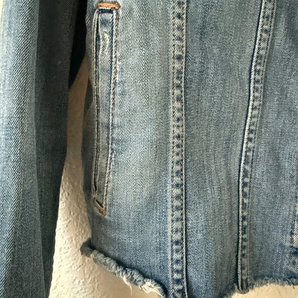 Joe’s Women’s Distressed Frannie Relaxed Slightly Thrashed Denim Jacket Small - Picture 10 of 16